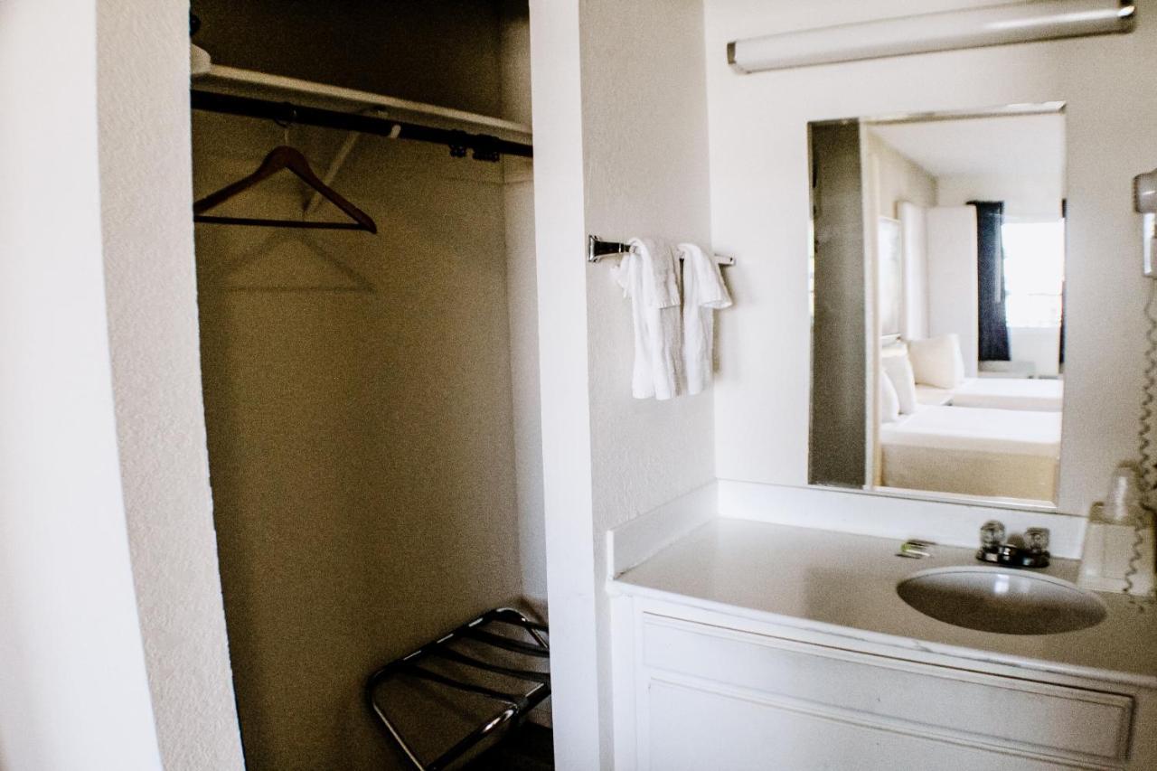 Devonshire Inn Motel Rosamond Ngoại thất bức ảnh